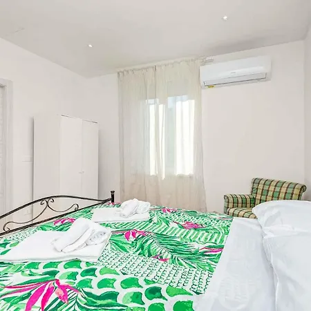 Appartement Accanto 1 *